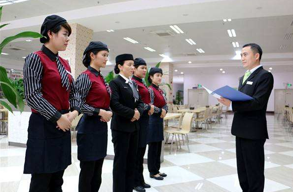 疫情寒冬下的餐饮业 生存挑战与变革之道